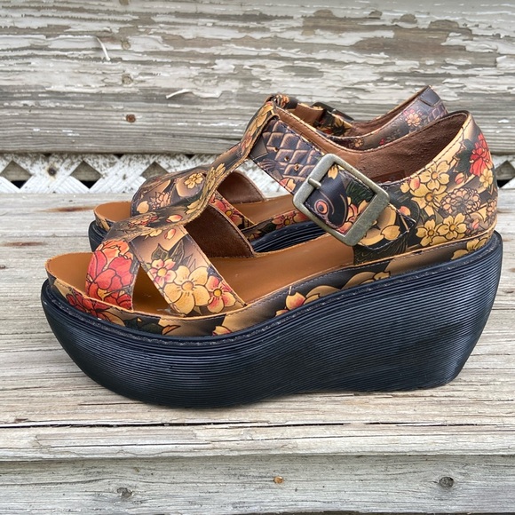 RARE Dr. Martens Adaya Tattoo Koi Fish Floral Wedge Sandals Shoes Women's Size 7 - Picture 5 of 16
